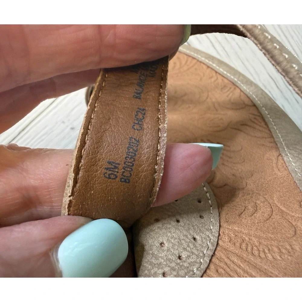 B.O.C. Women NWOT Sz 6 M Beige Nude Neutral Sandals BC 8C003022 Toe Loop Flat